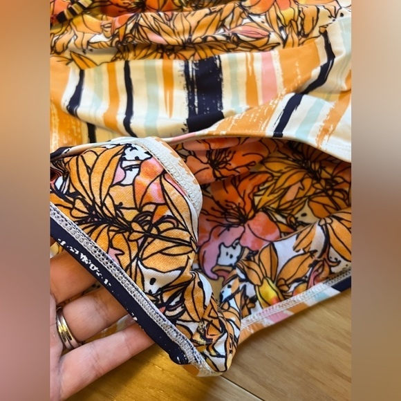 Social Angel Cut Out One Piece Cross Strap Back Floral/Stripes Navy Size Large - Picture 7 of 13